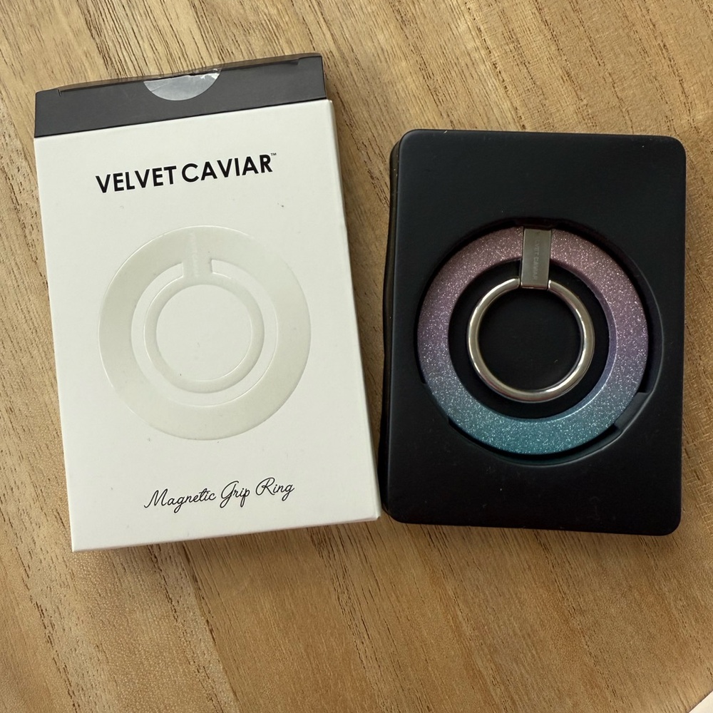 Velvet Caviar Gradient Magnetic Grip Ring